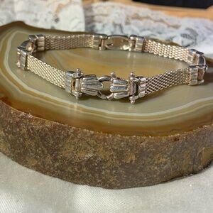 VINTAGE SILVER TONE WOVEN MESH UNIQUE CLOSURE 7.5" BRACELET